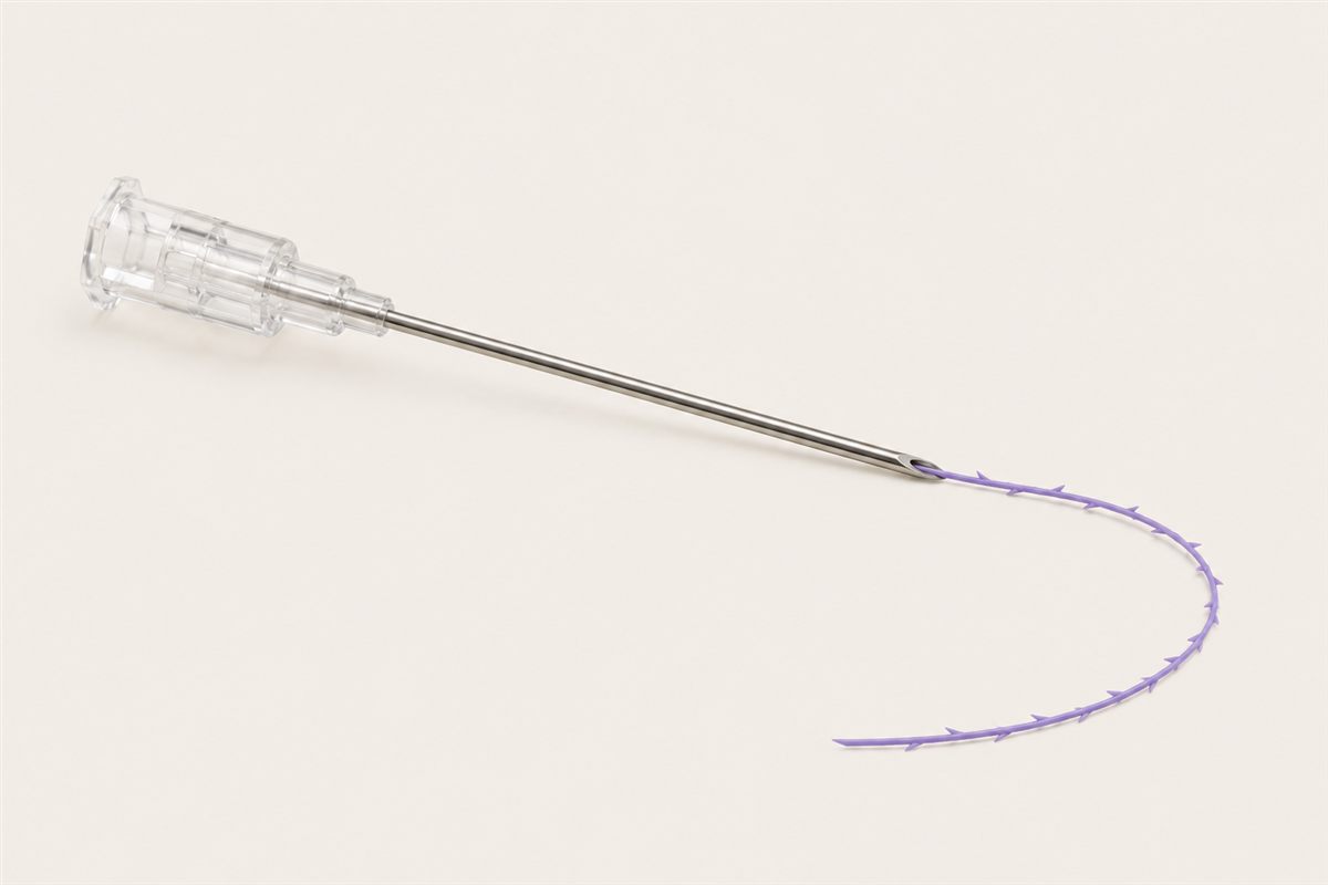 Absorbable thread pre-loaded on a blunt-tip cannula